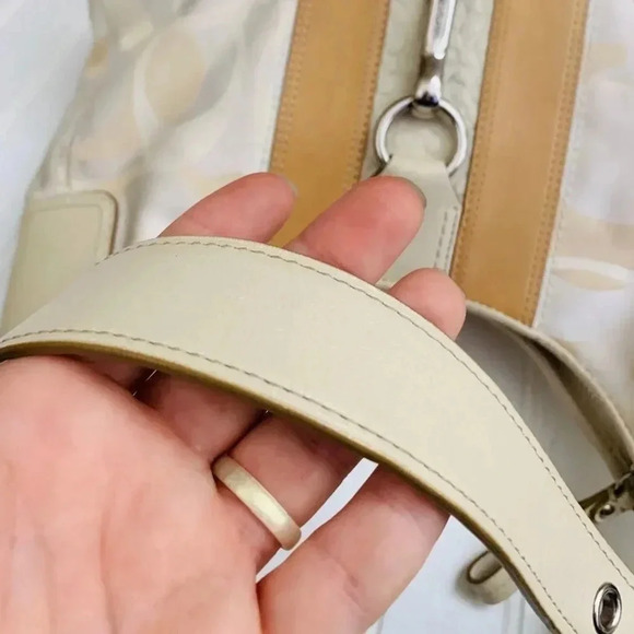 Coach Hamptons Hobo Signature Purse - Picture 4 of 6